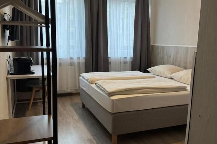 Room 10 of 25