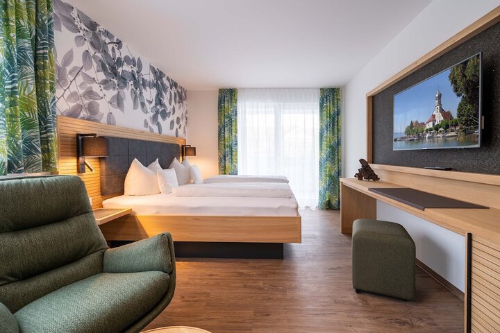 Room 4 of 36