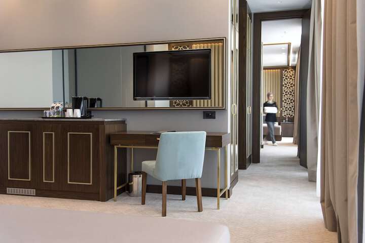 Room 44 of 98