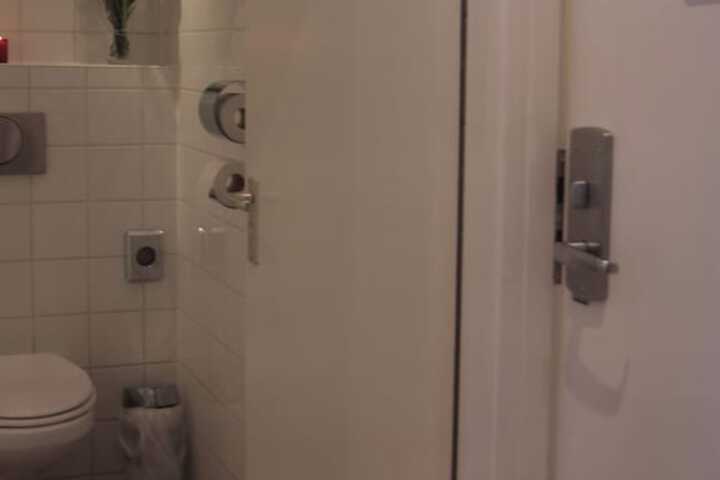 Room 20 of 132