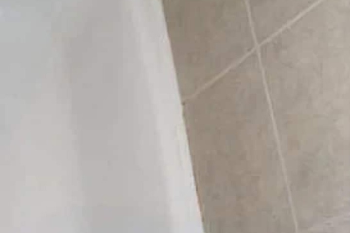Deep soaking bathtub