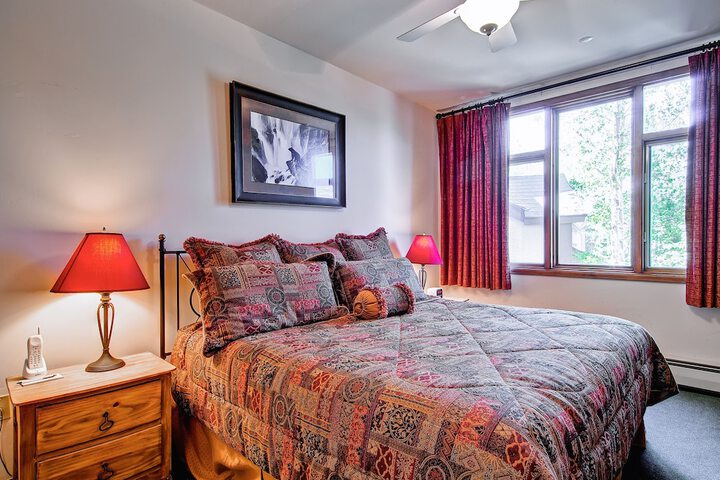 Room 10 of 210