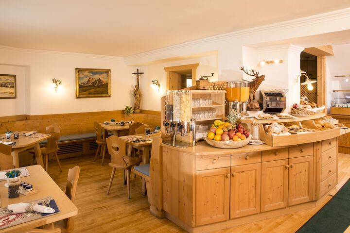 Breakfast/Coffee Service 58 of 72