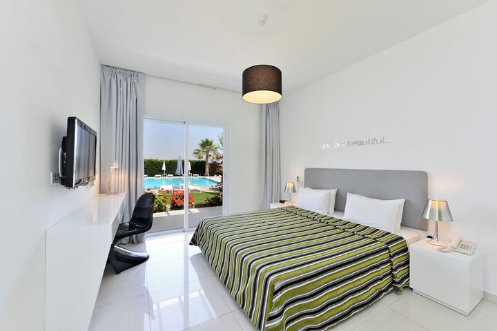 Room 8 of 32