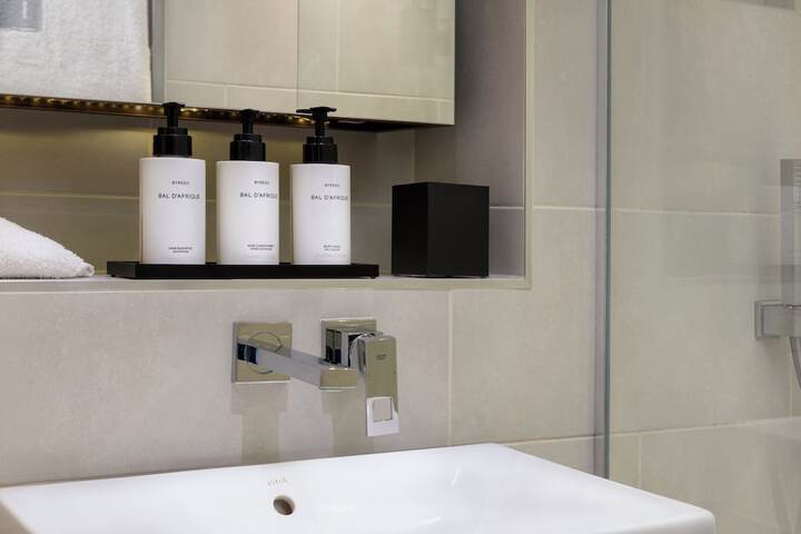 Room 111 of 347