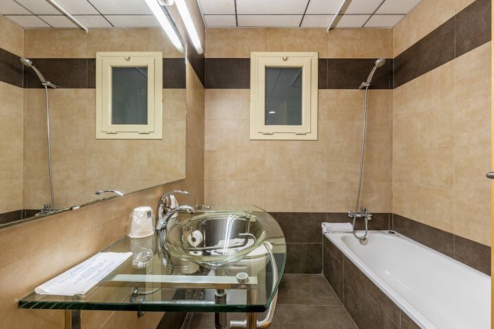 Room 4 of 27