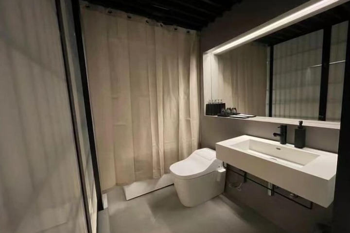 Room 14 of 21