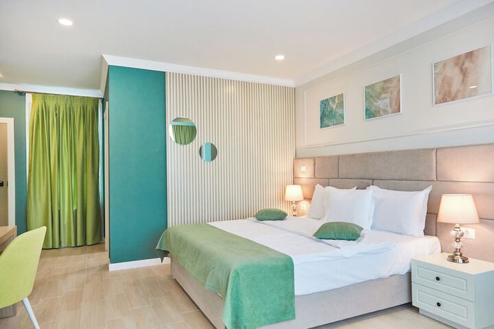 Room 53 of 100