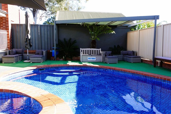 Pool 28 of 32