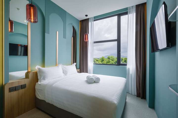 Room 33 of 62