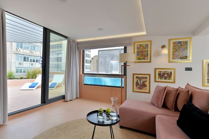 Room 2 of 37