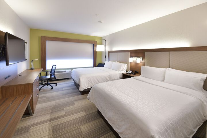 2 Queen Beds (3 of 7)