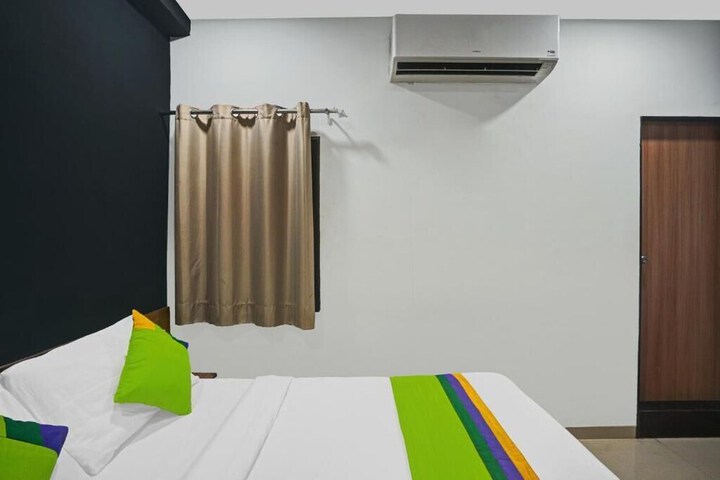 Room 9 of 29