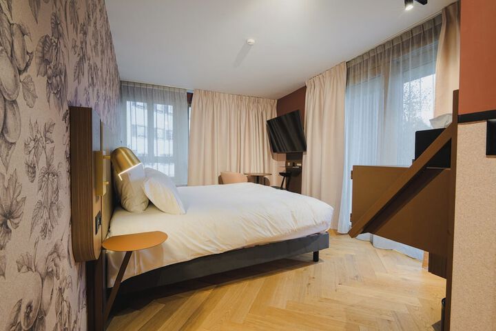 Room 5 of 20