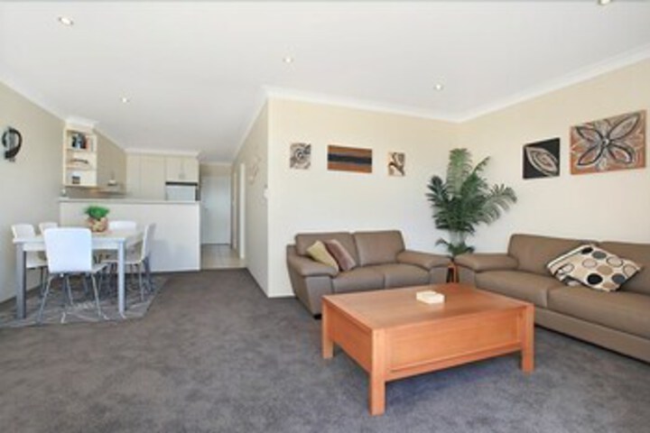 Collendina Unit 6 19 Kurrawa Close
