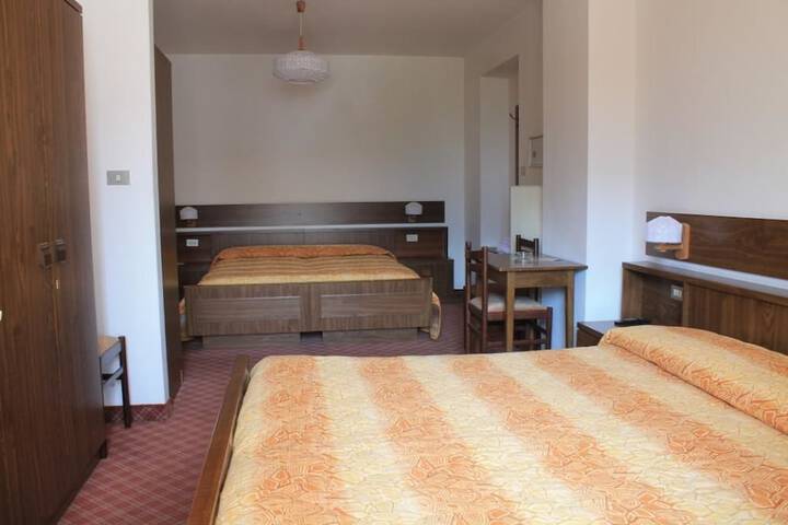 Room 6 of 33