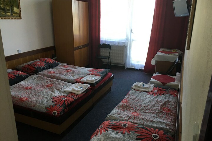 Room 12 of 76