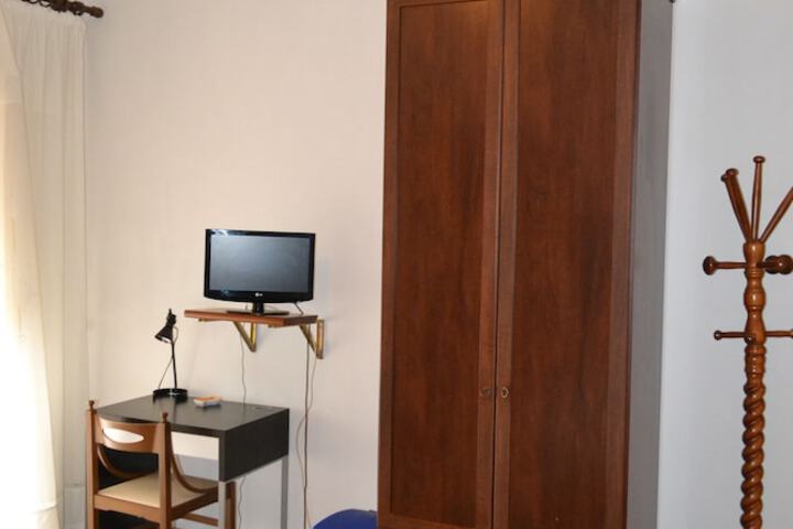 Room 2 of 17