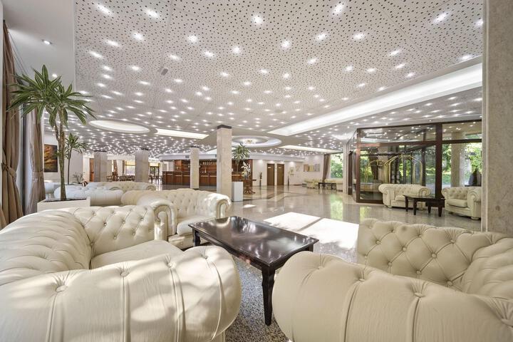 Hotel Interior 14 of 133