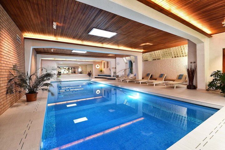 Hotel Pool