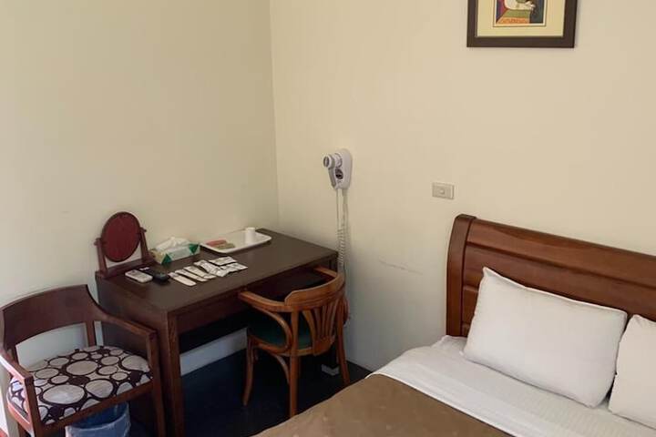 Room 13 of 37