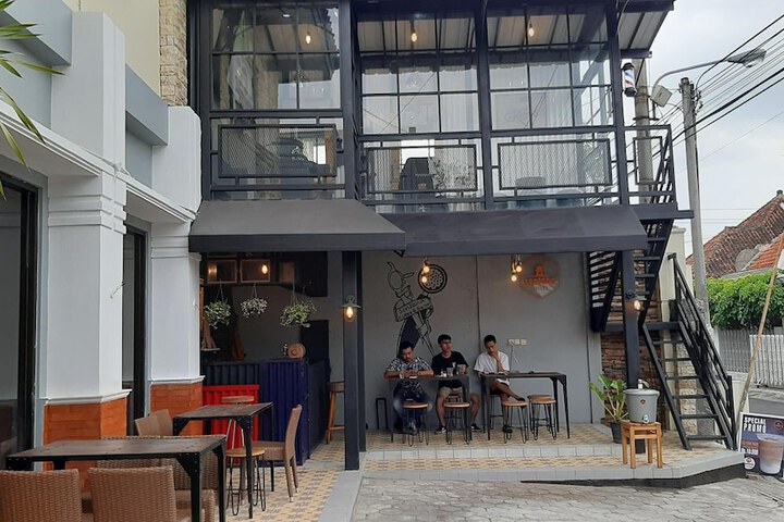 Dining Photos