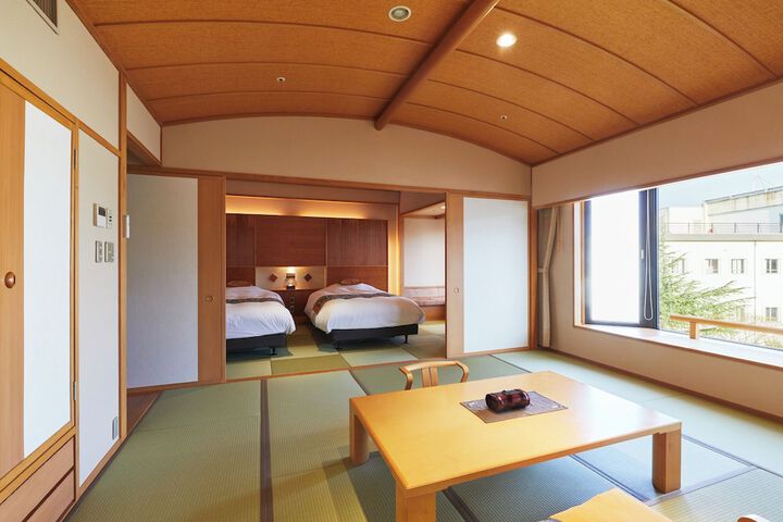 Room 4 of 205