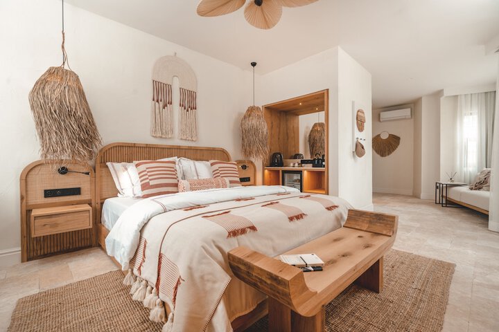 Room 12 of 50