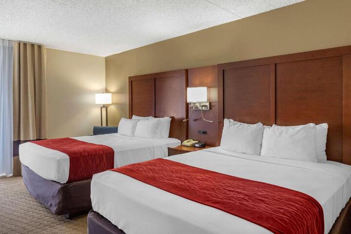2 Queen Beds Work WiFi (2 of 19)