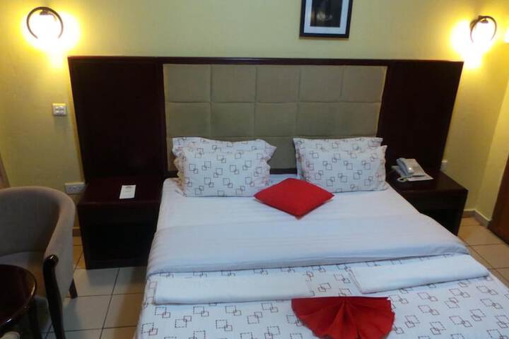 Room 15 of 48