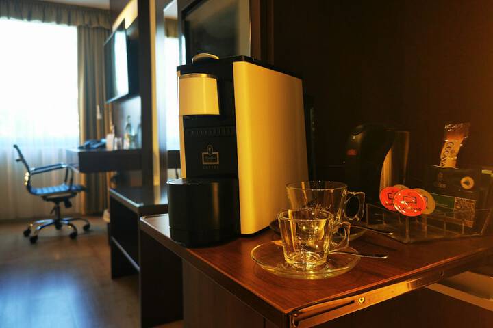 Breakfast/Coffee Service 33 of 105