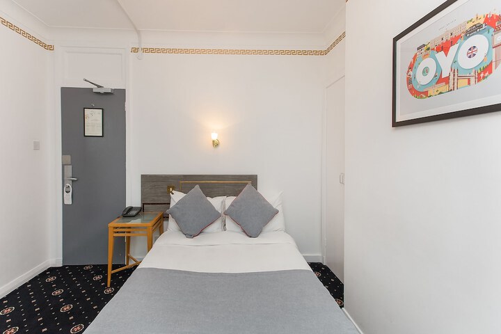 Room 6 of 60