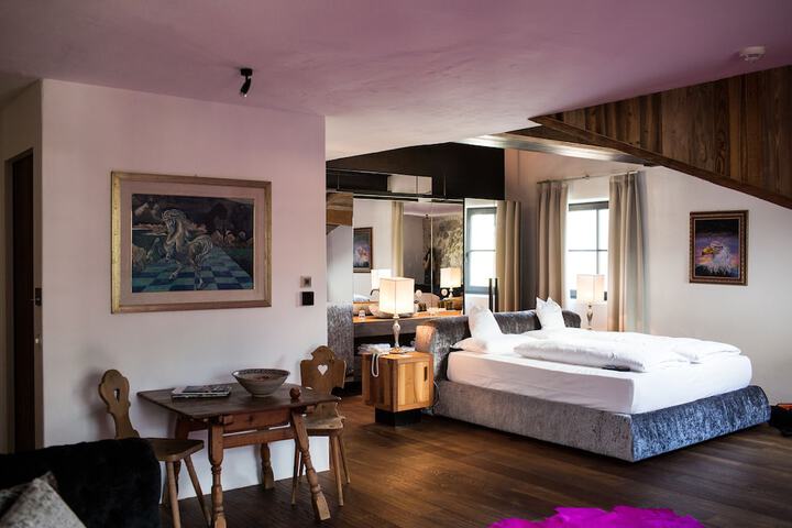 Room 4 of 68