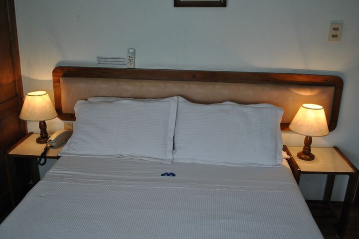 Room 11 of 36