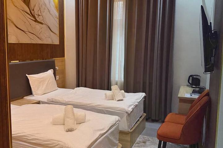 Room 8 of 21
