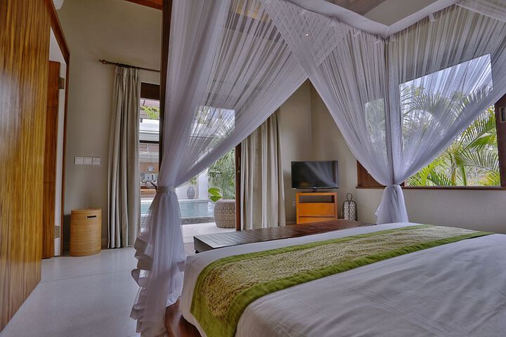 Room 4 of 20