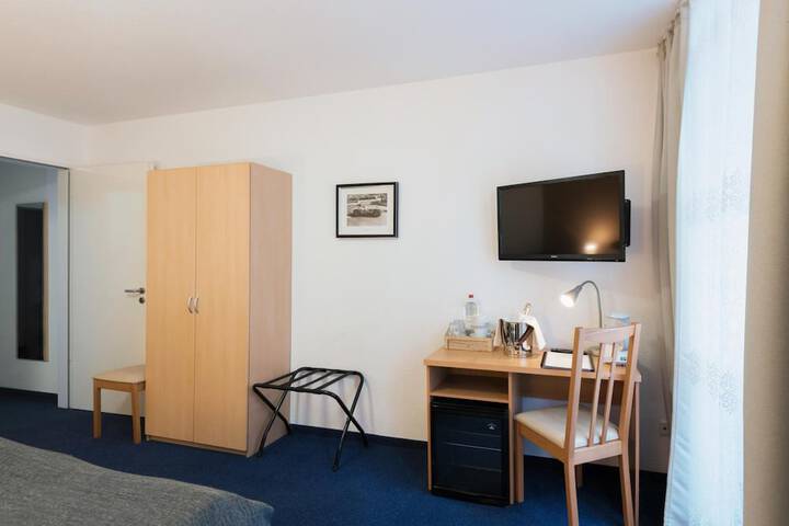 Room 6 of 17