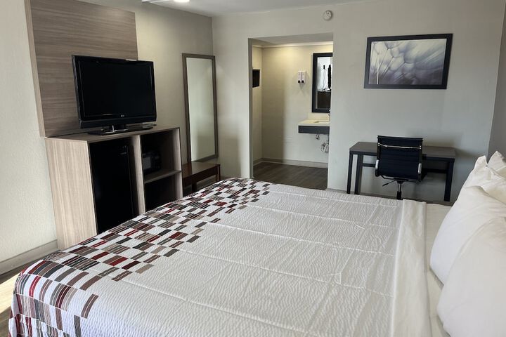 Room 7 of 18