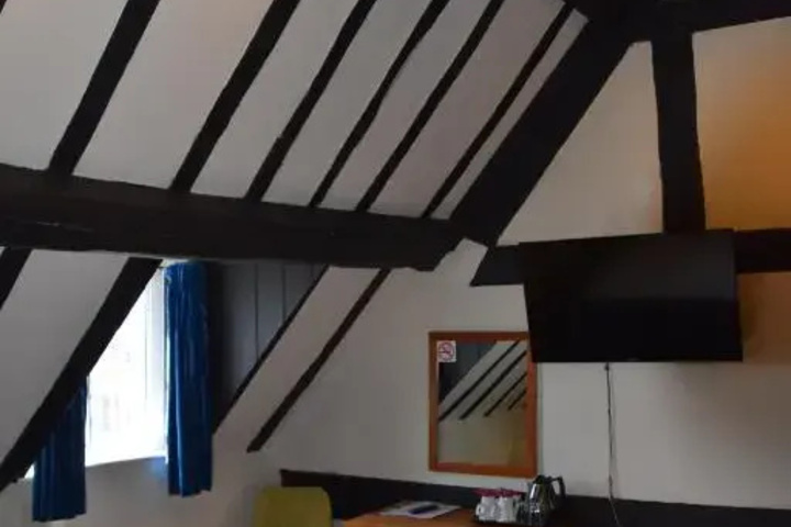 Room 2 of 5