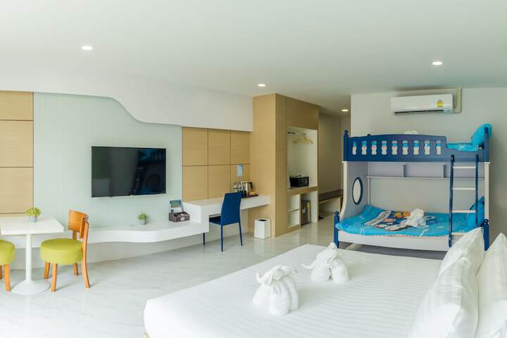Room 10 of 100