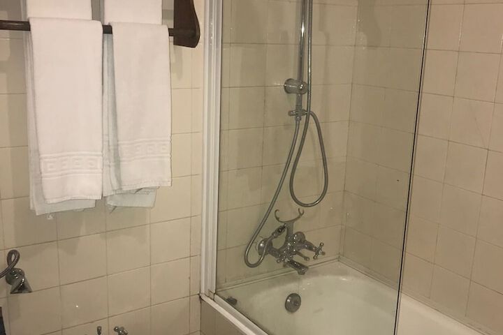 Room 51 of 98