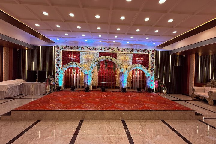 Ballroom/Hall 68 of 74