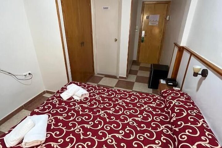 Room 5 of 11