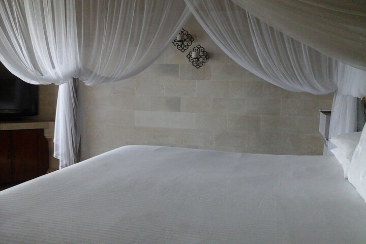 Room 2 of 44