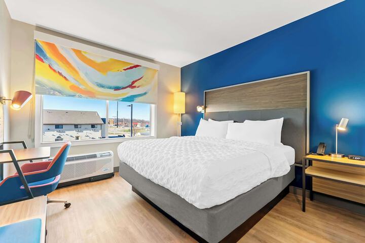 1 King Bed Accessible (1 of 8)