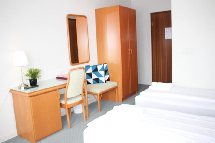 Room 9 of 29