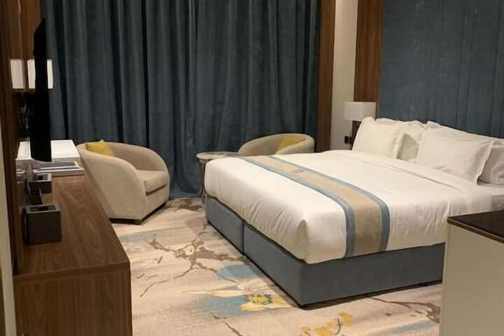 Room 13 of 96