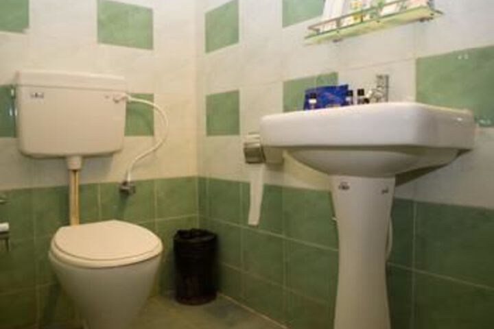 Room 5 of 27