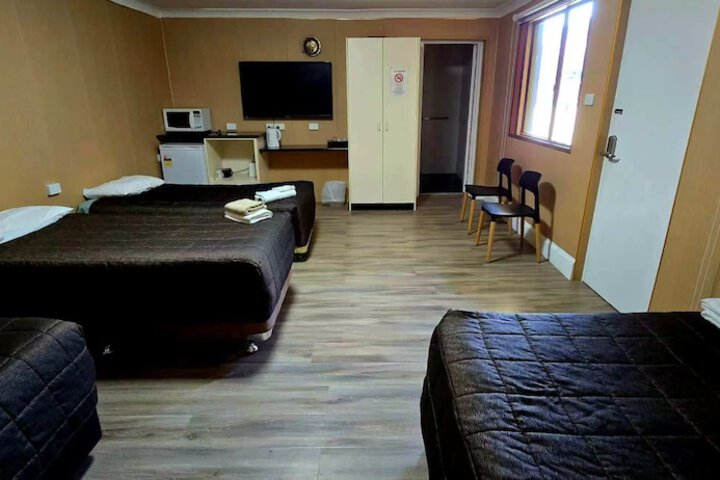 Room 6 of 48