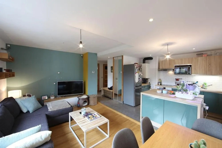 Room 2 of 6